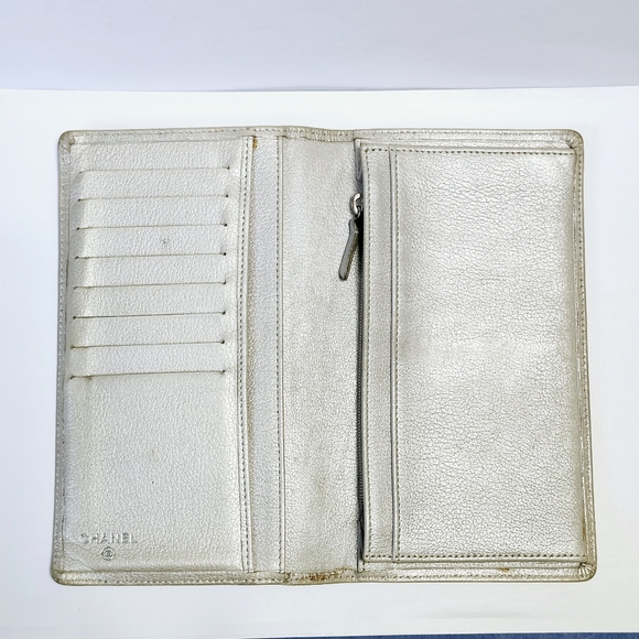 CHANEL Camelia Metallic bifold Wallet - Picture 4 of 12
